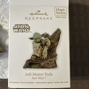 Hallmark Keepsake 2011 Star Wars JEDI MASTER YODA Ornament Magic Series ES1754